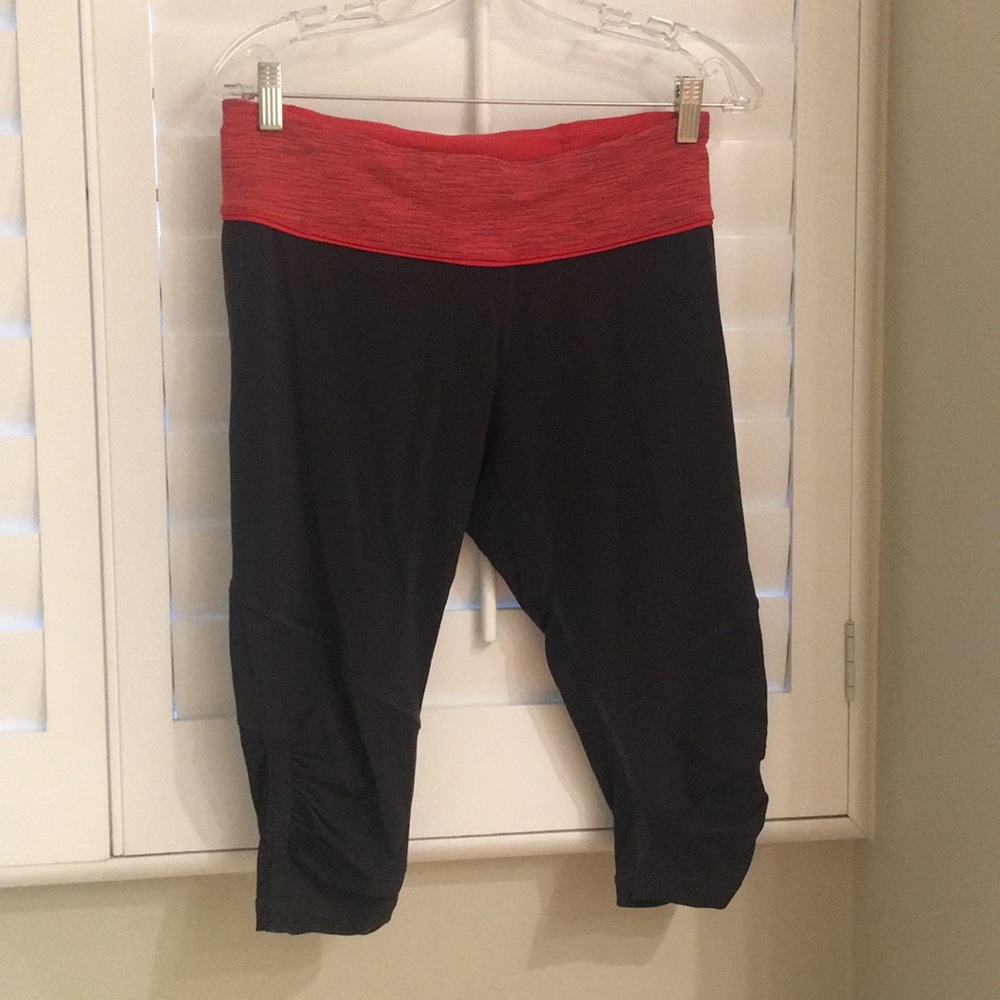 Lululemon cropped workout leggings SIZE 10